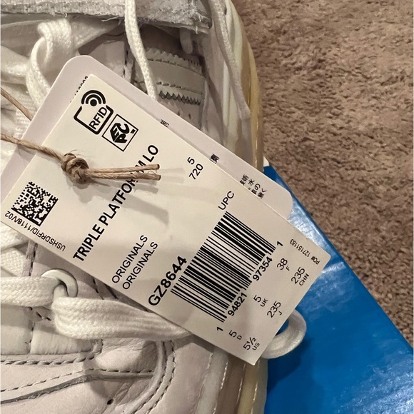 New Triple Platform Low Adidas - Picture 2 of 6